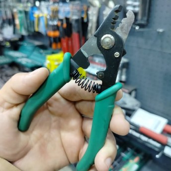 pince a dénudé pour fibre optique