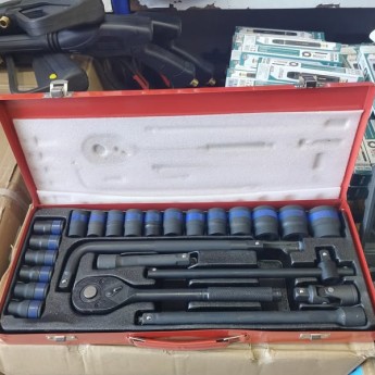 caisse douille 24pcs noir 8-32mm