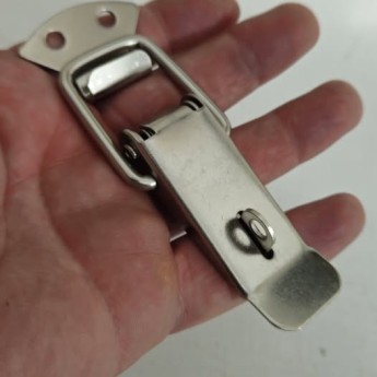 crochet pour caisse avec cadenas