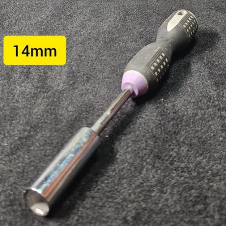 tournevis à douille emmanchée. 14mm