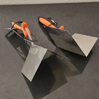 une paire de couteau d'angle EDMA