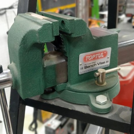 Étau  TOPTUL  Machoires 10 cm
